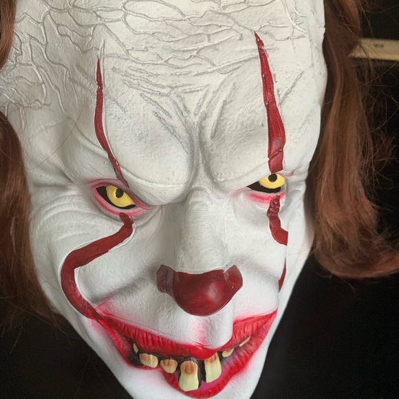 It’s Pennywise Scary Halloween Mask - Picture 4 of 6